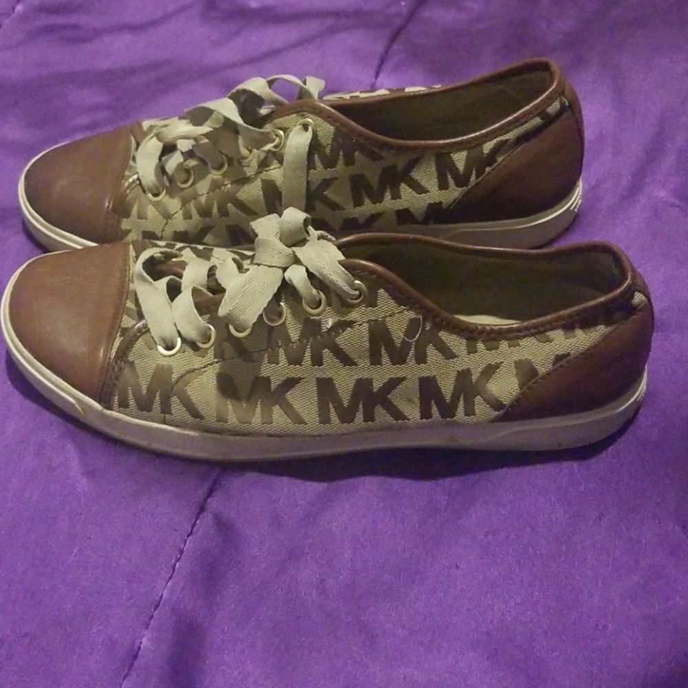 #Sale Michael Kors sneakers sz9 pre own